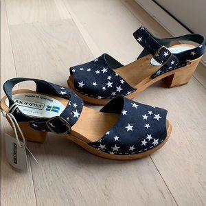 Last Chance! New Moheda star clogs in navy blue